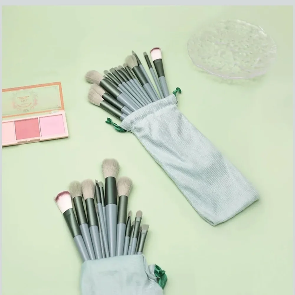 Green 13-Brush Women's Makeup Brush Set with Drawstring Pouch